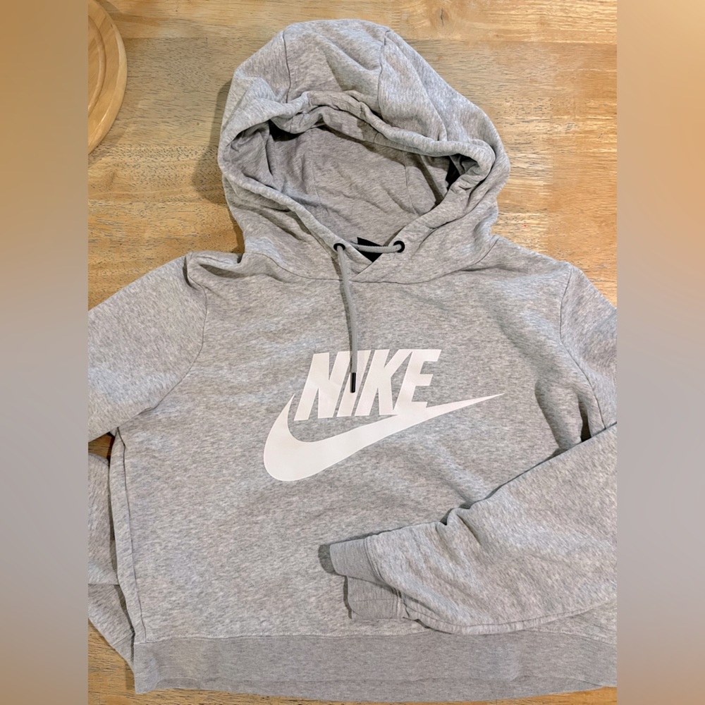 Nike cropped hoodie medium